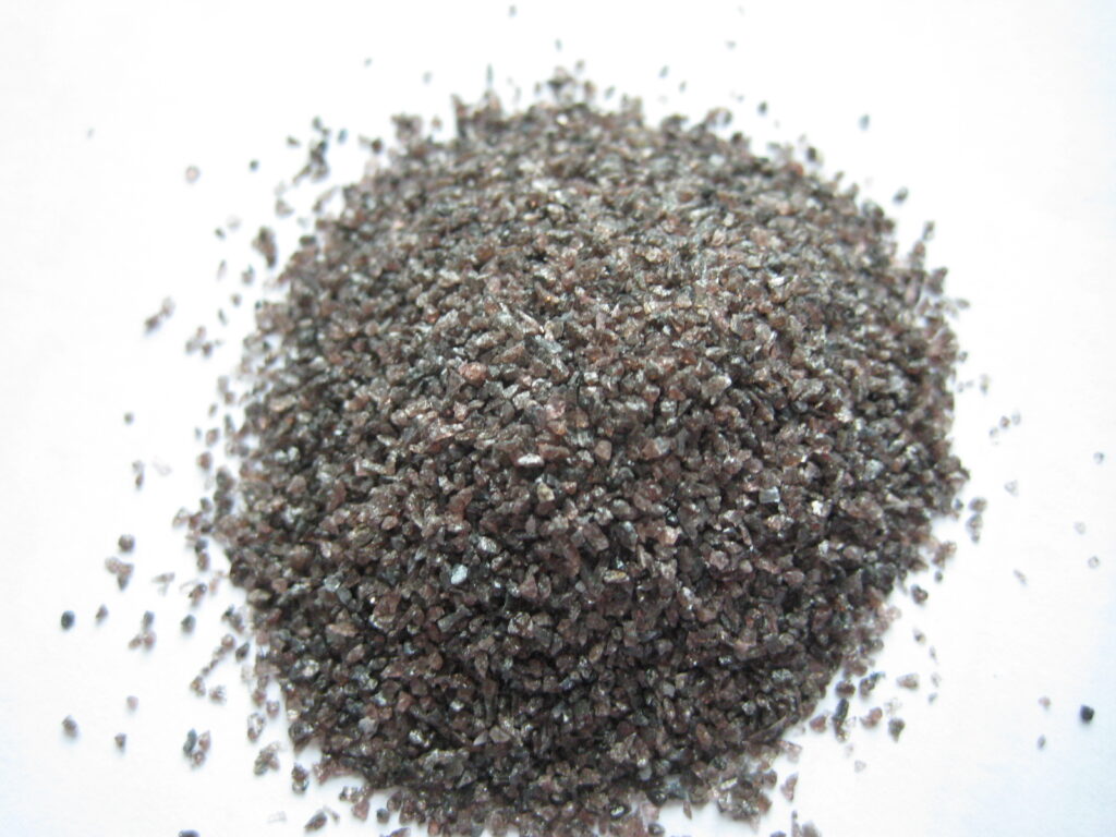 Braunes Aluminiumoxid 0–1 mm 1–3 mm 3–5 mm 200 °F 325 °F für feuerfeste Stampfmasse -1-Brown fused alumina-Haixu Abrasives BRAUNES GESCHMIEDETES ALUMINIUM