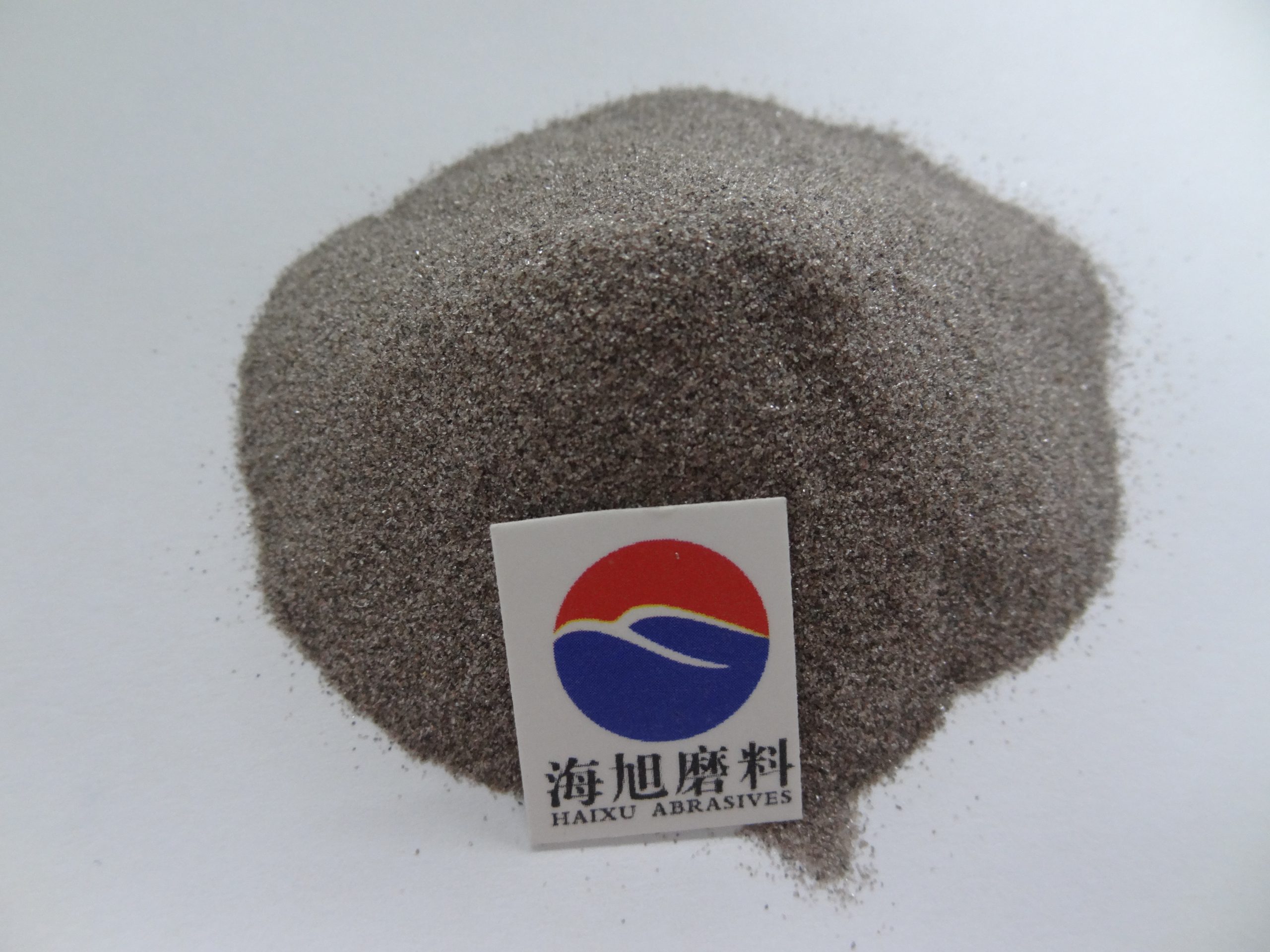 BRAUNES GESCHMIEDETES ALUMINIUM